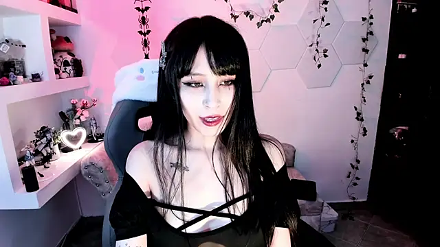 Snapshot of Effy_Devalk chatting on 02/24/25, 05:53 Effy Devalk online show from 02/24/25, 05:53