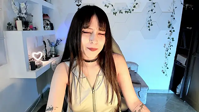 Snapshot of Effy_Devalk chatting on 10/08/25, 02:36 Effy Devalk online show from 10/08/25, 02:36