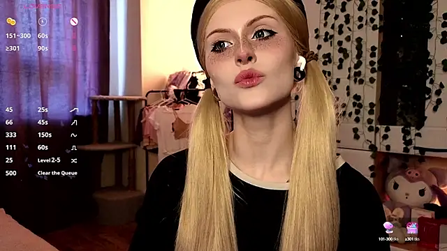 Snapshot of Emily__Mooree chatting on 10/05/25, 09:07 Emily  Mooree online show from 10/05/25, 09:07