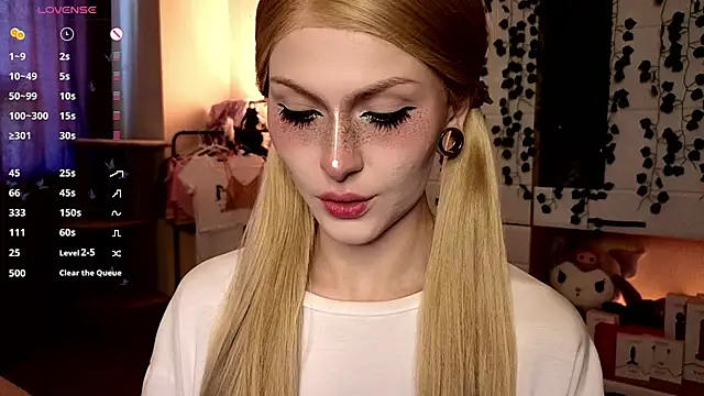 Snapshot of Emily__Mooree chatting on 10/09/25, 07:17 Emily  Mooree online show from 10/09/25, 07:17