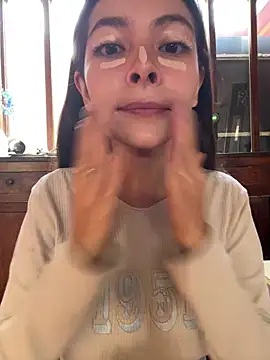 Snapshot of Aleska_Miami chatting on 03/26/26, 02:00 Aleska Miami online show from 03/26/26, 02:00