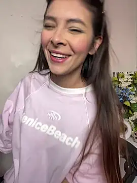 Snapshot of Aleska_Miami chatting on 06/19/26, 02:43 Aleska Miami online show from 06/19/26, 02:43