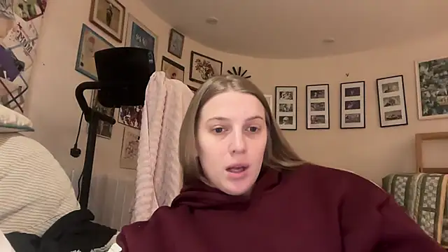 Snapshot of Ella-82 chatting on 02/13/25, 03:03 Ella-82 online show from 02/13/25, 03:03