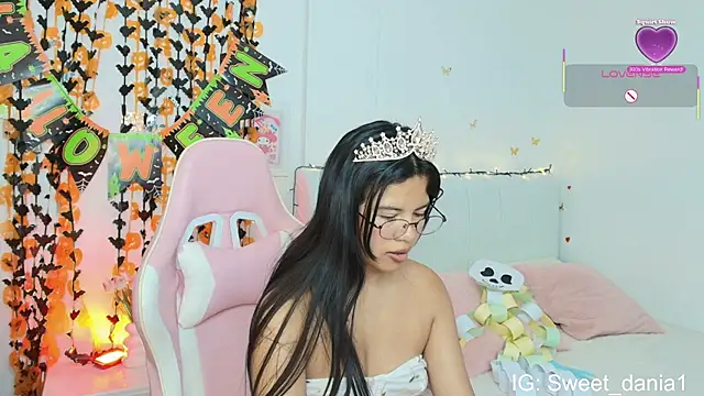 sweet dania  online show from 10/24/25, 08:33