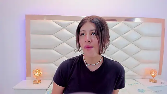 MiaQueen021 online show from 01/17/25, 12:21
