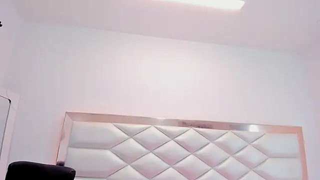 MiaQueen021 online show from 03/22/25, 12:35