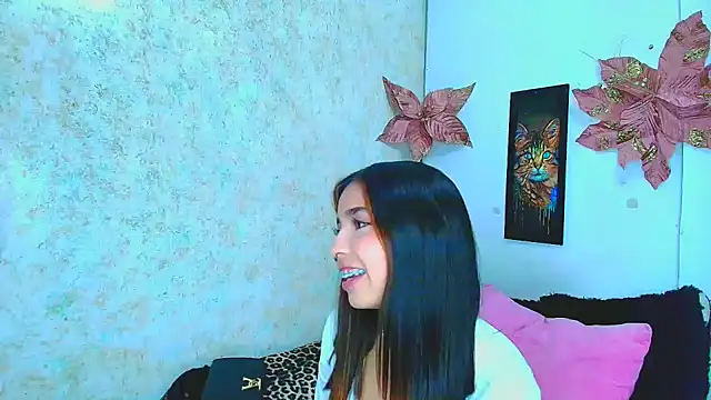 Snapshot of Rousse_violett chatting on 02/06/25, 08:02 Rousse violett online show from 02/06/25, 08:02