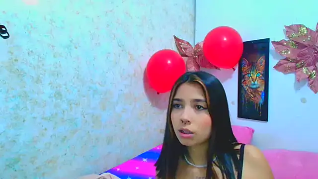 Snapshot of Rousse_violett chatting on 02/17/25, 08:36 Rousse violett online show from 02/17/25, 08:36