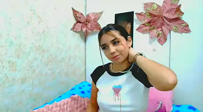 Snapshot of Rousse_violett chatting on 02/25/25, 10:39 Rousse violett online show from 02/25/25, 10:39