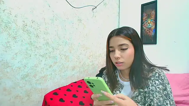 Snapshot of Rousse_violett chatting on 03/15/25, 08:21 Rousse violett online show from 03/15/25, 08:21