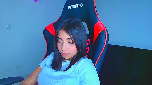 Snapshot of Rousse_violett chatting on 09/12/25, 10:32 Rousse violett online show from 09/12/25, 10:32