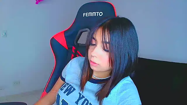 Snapshot of Rousse_violett chatting on 09/23/25, 07:50 Rousse violett online show from 09/23/25, 07:50