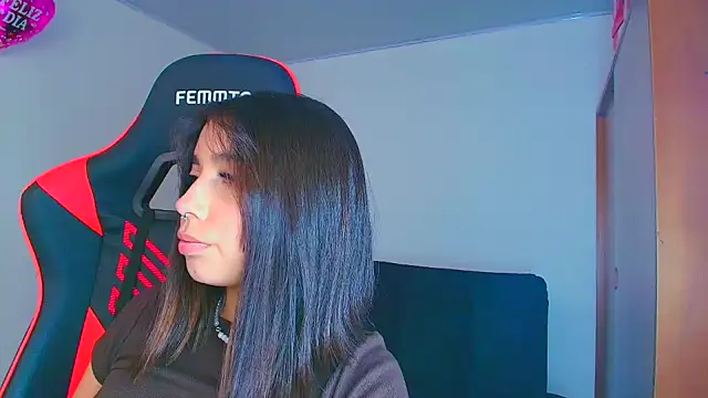 Snapshot of Rousse_violett chatting on 09/27/25, 08:58 Rousse violett online show from 09/27/25, 08:58