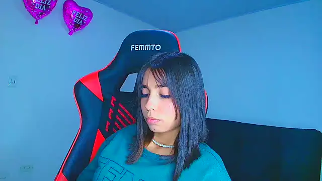 Snapshot of Rousse_violett chatting on 09/29/25, 01:11 Rousse violett online show from 09/29/25, 01:11