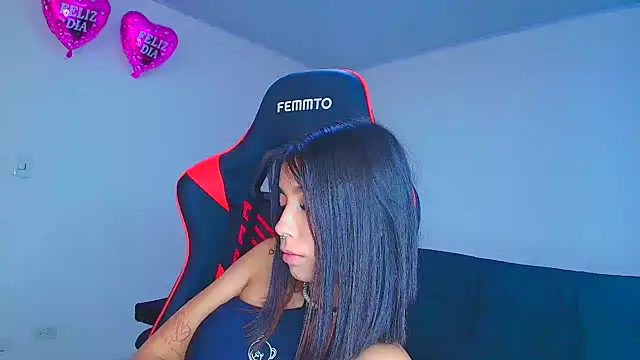 Snapshot of Rousse_violett chatting on 10/05/25, 09:56 Rousse violett online show from 10/05/25, 09:56