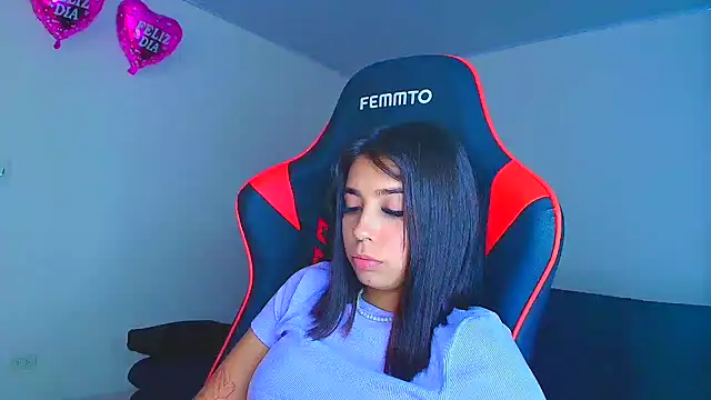 Snapshot of Rousse_violett chatting on 10/06/25, 09:34 Rousse violett online show from 10/06/25, 09:34