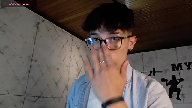 Snapshot of tim__fox chatting on 11/18/25, 12:20 tim fox online show from 11/18/25, 12:20