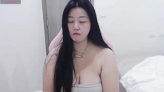 Snapshot of minnie9009 chatting on 11/18/25, 08:08 minnie9009 online show from 11/18/25, 08:08