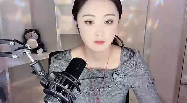 Snapshot of GUKL886 chatting on 01/12/25, 12:01 GUKL886 online show from 01/12/25, 12:01