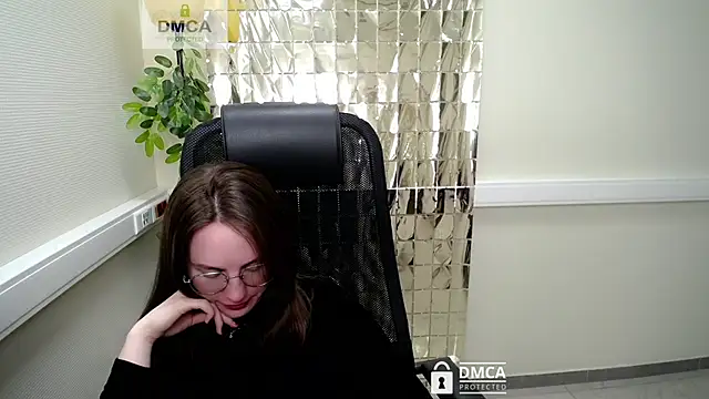 Snapshot of your_paradise_01 chatting on 01/08/25, 10:15 your paradise 01 online show from 01/08/25, 10:15