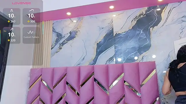 Snapshot of hotiergirl chatting on 11/15/25, 12:23 hotiergirl online show from 11/15/25, 12:23