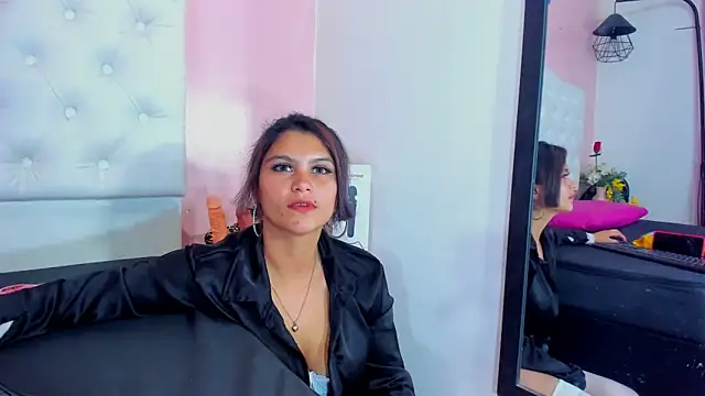 EmmySweett2 online show from 11/18/25, 02:54