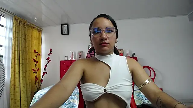 Snapshot of Maylin_horny19 chatting on 04/05/26, 07:11 Maylin horny19 online show from 04/05/26, 07:11