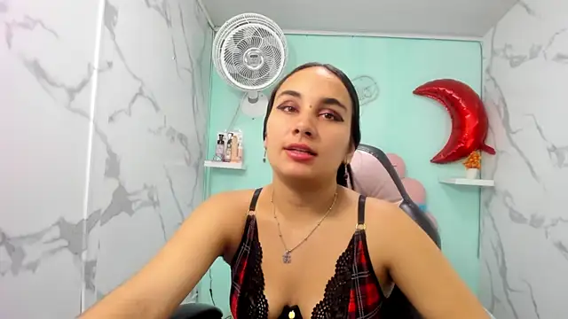 Snapshot of Maylin_horny19 chatting on 05/29/26, 03:37 Maylin horny19 online show from 05/29/26, 03:37