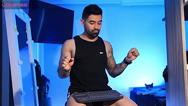 soymike1  online show from 01/13/25, 03:47
