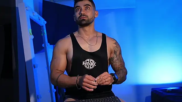 soymike1  online show from 02/05/25, 01:58