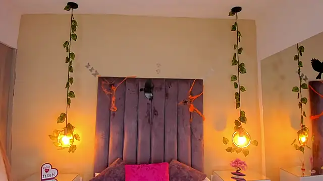 Dahlia Rousse online show from 10/11/25, 10:30