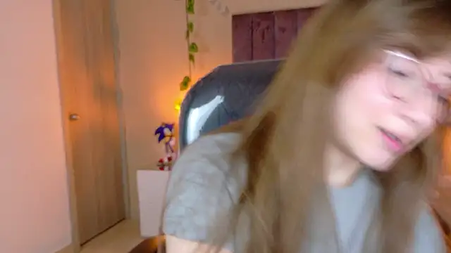 Dahlia Rousse online show from 06/05/26, 07:03
