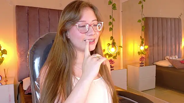 Dahlia Rousse online show from 06/19/26, 06:29