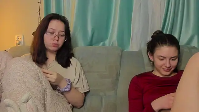 Snapshot of honey_love_honeyy chatting on 01/14/25, 06:28 honey love honeyy online show from 01/14/25, 06:28