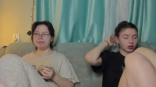 Snapshot of honey_love_honeyy chatting on 01/15/25, 05:58 honey love honeyy online show from 01/15/25, 05:58