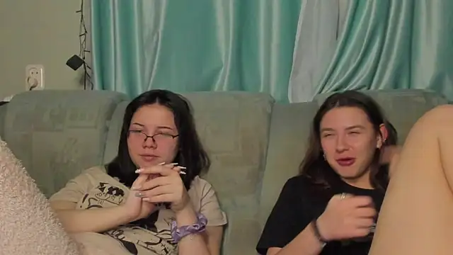 Snapshot of honey_love_honeyy chatting on 01/17/25, 08:44 honey love honeyy online show from 01/17/25, 08:44