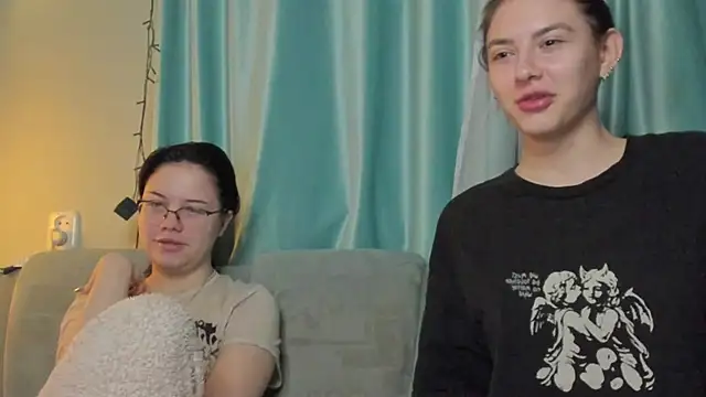 Snapshot of honey_love_honeyy chatting on 01/18/25, 07:04 honey love honeyy online show from 01/18/25, 07:04