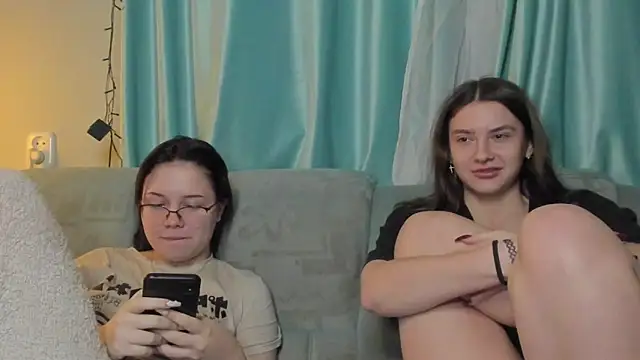 Snapshot of honey_love_honeyy chatting on 01/18/25, 10:06 honey love honeyy online show from 01/18/25, 10:06