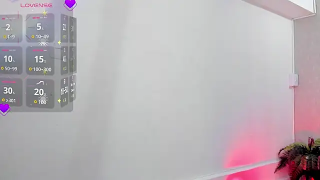 Luxury Woman online show from 11/27/25, 03:52