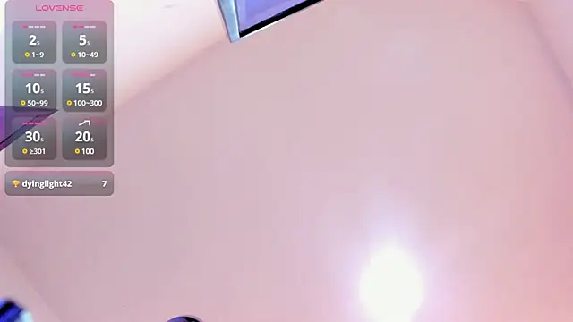 Snapshot of Elise-Leyton chatting on 02/01/25, 10:44 Elise-Leyton online show from 02/01/25, 10:44