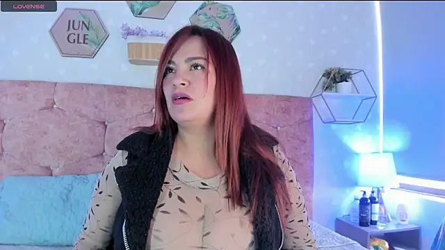 Snapshot of Elise-Leyton chatting on 03/17/25, 08:09 Elise-Leyton online show from 03/17/25, 08:09