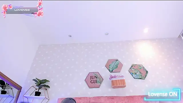 Snapshot of Elise-Leyton chatting on 03/19/25, 04:24 Elise-Leyton online show from 03/19/25, 04:24