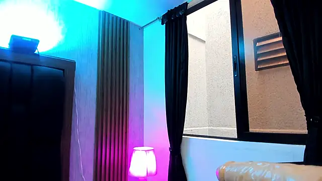 Snapshot of Elise-Leyton chatting on 11/21/25, 06:06 Elise-Leyton online show from 11/21/25, 06:06