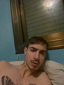 Snapshot of Boboloco2 chatting on 01/09/25, 02:43 Boboloco2 online show from 01/09/25, 02:43