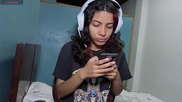 Snapshot of Lovelyamyy chatting on 10/12/25, 08:08 Lovelyamyy online show from 10/12/25, 08:08