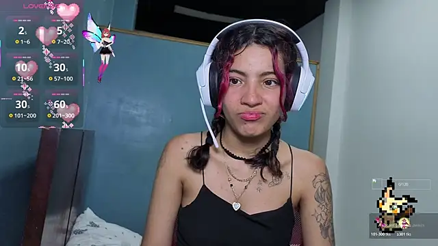 Snapshot of Lovelyamyy chatting on 10/20/25, 04:13 Lovelyamyy online show from 10/20/25, 04:13