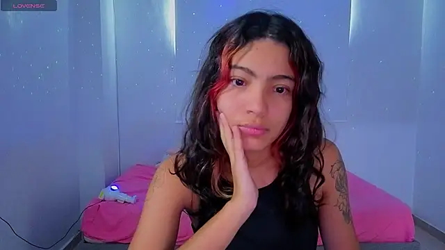 Snapshot of Lovelyamyy chatting on 12/15/25, 07:51 Lovelyamyy online show from 12/15/25, 07:51