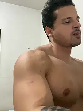 Snapshot of Lucasfit24 chatting on 01/26/25, 11:18 Lucasfit24 online show from 01/26/25, 11:18