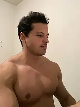 Snapshot of Lucasfit24 chatting on 02/02/25, 11:32 Lucasfit24 online show from 02/02/25, 11:32