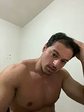 Snapshot of Lucasfit24 chatting on 02/03/25, 11:42 Lucasfit24 online show from 02/03/25, 11:42